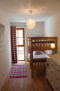 a small bedroom with a bunk bed and a window at Jana 4 by SMR Rauris Apartments - inc Spa and National Summercard - near Gondola in Rauris