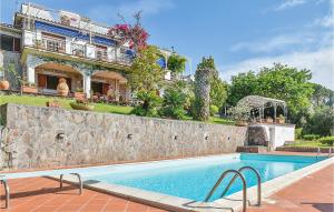 una piscina di fronte a una casa di Nice Home In S, Giovanni A Piro Sa With 3 Bedrooms, Wifi And Outdoor Swimming Pool a Scario