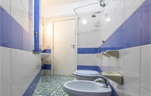 A bathroom at Gea 2