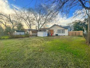 Gallery image of THE FARMHOUSE - FAMILY FRIENDLY DOWNTOWN COTTAGE in San Antonio