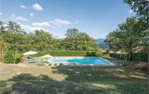 a swimming pool in the yard of a house at Agriturismo Segalare in Pieve Santo Stefano