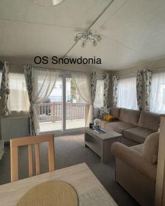 Et sittehjørne på Snowdonia Holidays Caravan Hire - Aberdunant Park - 111 Silver Birch