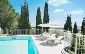 a swimming pool with chairs and an umbrella at Agriturismo Le Cannelle in Pieve di Santa Luce