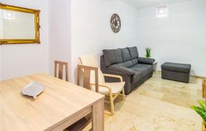Гостиная зона в 2 Bedroom Nice Apartment In Córdoba
