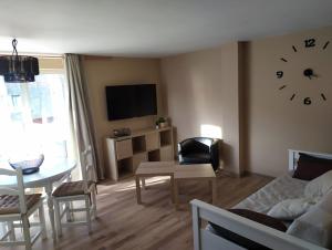 A television and/or entertainment centre at CHECK-IN CASAS El rinconet