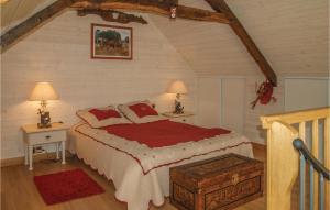Ein Bett oder Betten in einem Zimmer der Unterkunft Beautiful Home In Plouer Sur Rance With 6 Bedrooms And Wifi