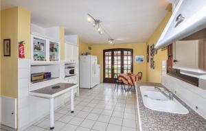 Nhà bếp/bếp nhỏ tại Lovely Home In Prades