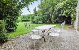 Zahrada ubytování Cozy Home In St Germain Du Pert