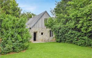 Zahrada ubytování Cozy Home In St Germain Du Pert + 26 fotografií