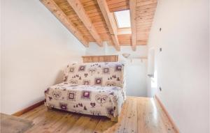 a bedroom with a bed in a room at Josepa in Brusson