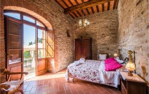 Ένα ή περισσότερα κρεβάτια σε δωμάτιο στο Nice Home In Castiglion F -Ar-