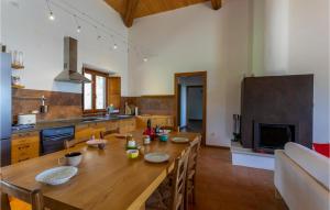 A kitchen or kitchenette at Awesome Home In Gradoli