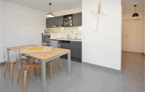 a kitchen with a table and chairs in a room at Gorgeous Apartment In Aigues-Mortes in Aigues-Mortes