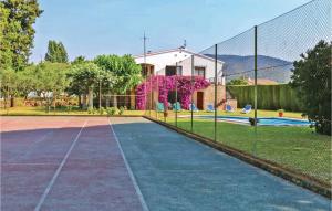 Εγκαταστάσεις για τένις ή/και σκουός στο Lovely Home In Calonge With Wifi ή εκεί κοντά