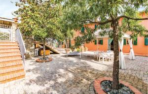 Κήπος έξω από το Awesome Apartment In Casalguidi Pt