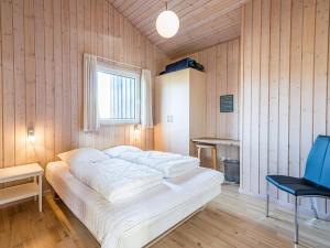 Katil atau katil-katil dalam bilik di Holiday home Hvide Sande LXXII