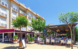 Reštaurácia alebo iné gastronomické zariadenie v ubytovaní Cozy Apartment In Orihuela With Wifi