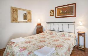 a bedroom with a bed and a mirror on the wall at Zafferano 1 in San Gimignano