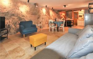 a living room with a couch and chairs and a table at 2 Bedroom Amazing Home In Apt in Apt