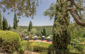 Blick auf die Villa aus dem Garten in der Unterkunft Corelli in Montaione