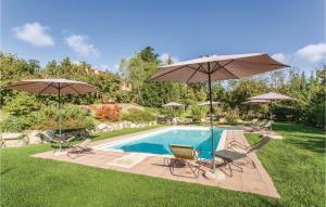 The swimming pool at or close to Nocciolo