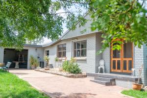 a white brick house with a porch at "Wiltara" Estate Rural Escape for 2 to 14 Guests in Orange