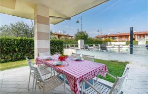 A garden outside Nice Apartment In Puegnago Sul Garda