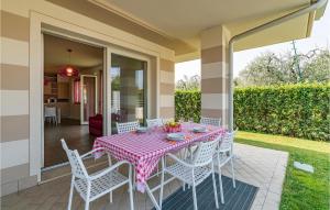 A garden outside Nice Apartment In Puegnago Sul Garda