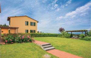 a house with a garden and a lawn with flowers at Gardenia in Cerreto Guidi