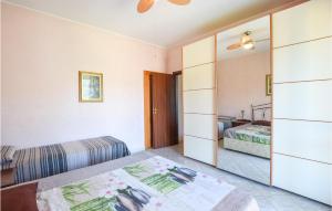 Katil atau katil-katil dalam bilik di Amazing Apartment In Monte Isola With House A Mountain View