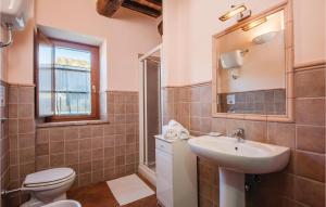 A bathroom at Cortilla 1