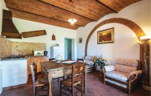 A kitchen or kitchenette at Cortilla 1