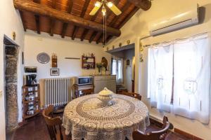 Posezení v ubytování La Bandita - antica casa di campagna toscana con piscina, WIFI e splendida vista