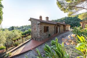 Zahrada ubytování La Bandita - antica casa di campagna toscana con piscina, WIFI e splendida vista