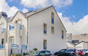 Hauteville-sur-MerにあるAmazing Apartment In Hauteville-sur-mer With 2 Bedrooms And Wifiのギャラリーの写真