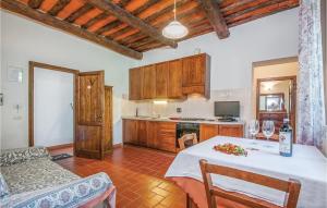 a living room with a table and a kitchen at Dahlia in Lucolena in Chianti