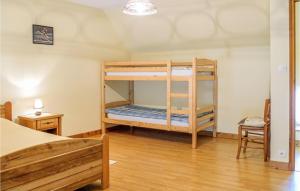 Dviaukštė lova arba lovos apgyvendinimo įstaigoje 1 Bedroom Gorgeous Home In Digosville