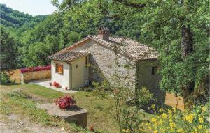 a small stone house in the middle of a mountain at Agriturismo La Ginestra in Lama