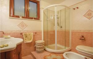 A bathroom at Villa Aquaro