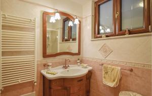A bathroom at Villa Aquaro