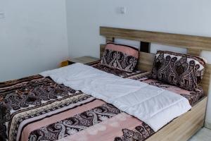 Letto o letti in una camera di 24-7 Electricity Agore Hotels and Suites Ltd