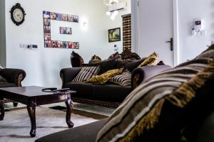 Area soggiorno di 24-7 Electricity Agore Hotels and Suites Ltd