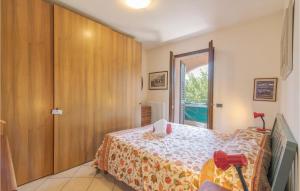 Ένα ή περισσότερα κρεβάτια σε δωμάτιο στο Gorgeous Apartment In Pesaro -Pu-
