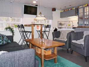 Η κουζίνα ή μικρή κουζίνα στο 4 person holiday home in PÅRYD-By Traum