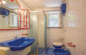 A bathroom at Laltana