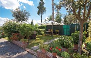 A garden outside La Capannina