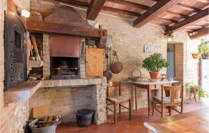 A kitchen or kitchenette at La Capannina