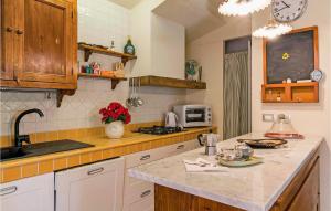 A kitchen or kitchenette at La Capannina