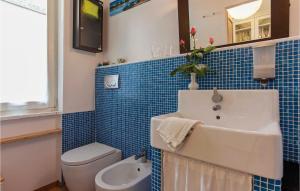 A bathroom at La Capannina