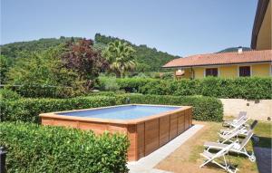 Πισίνα στο ή κοντά στο 3 Bedroom Nice Home In Camaiore